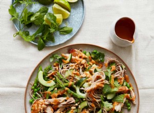 Recette de Thomasina Miers pour la salade de poulet et d asperges avec vinaigrette aux cacahuètes 