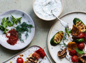 Les recettes de Nik Sharma pour les brochettes de légumes grillés et le lait de pistache épicé 