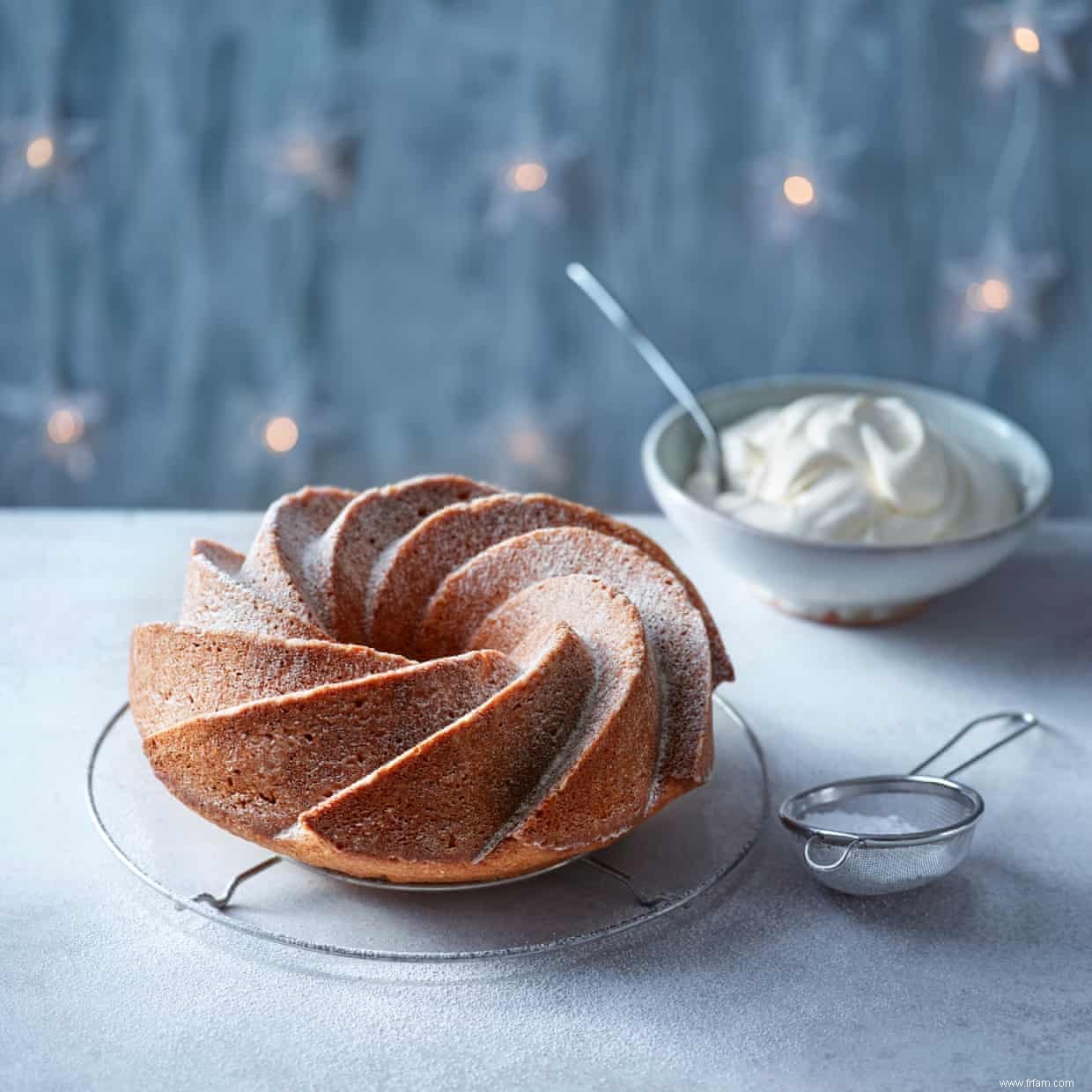 Gâteau aux amandes et à la cannelle à la crème irlandaise par Benjamina Ebuehi 