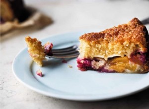 Gâteau aux noisettes, pêches et framboises par Yotam Ottolenghi 