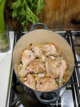 Comment cuisiner le poulet parfait avec 40 gousses d ail - recette 