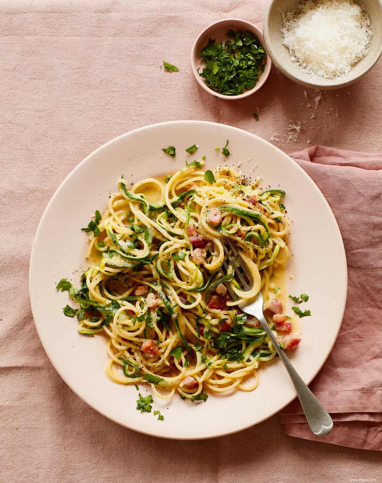 La recette des courgettes carbonara de Thomasina Miers 