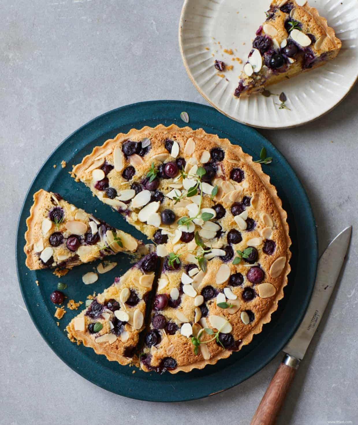 La recette de la tarte frangipane myrtille et thym de Benjamina Ebuehi 