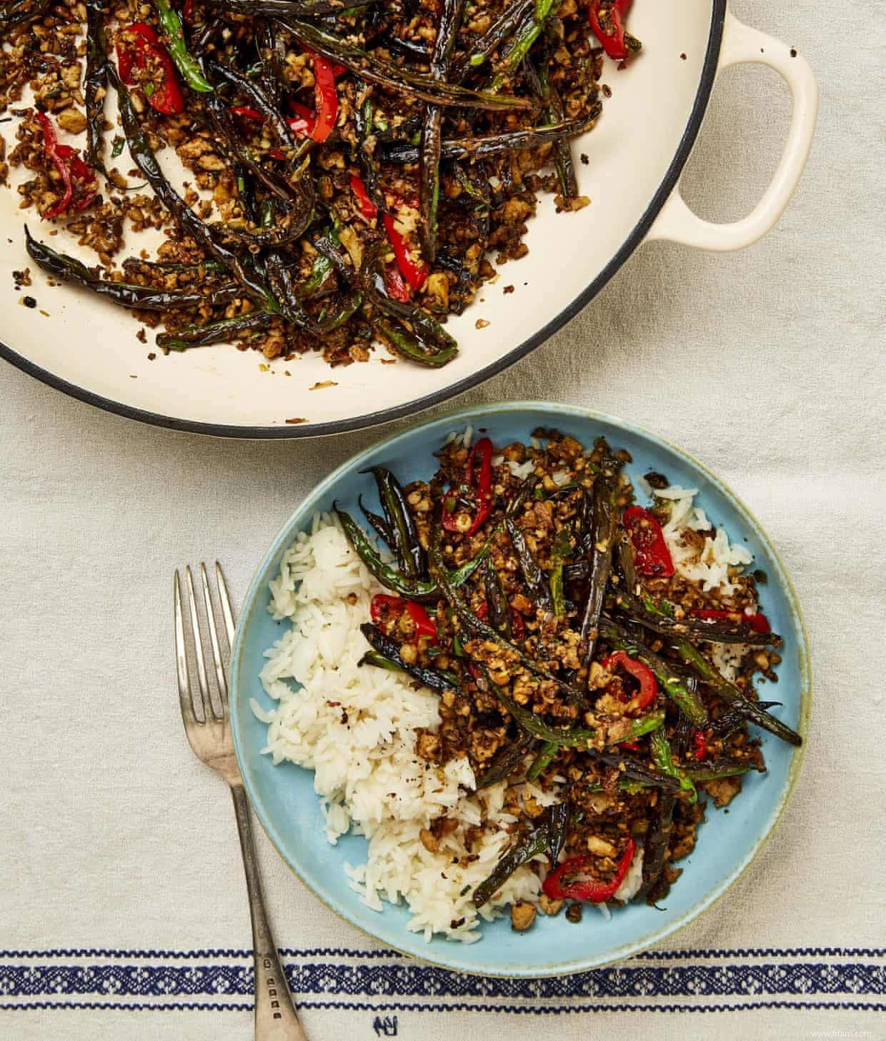 La recette végétalienne de Meera Sodha pour les haricots frits à sec avec du tofu haché 