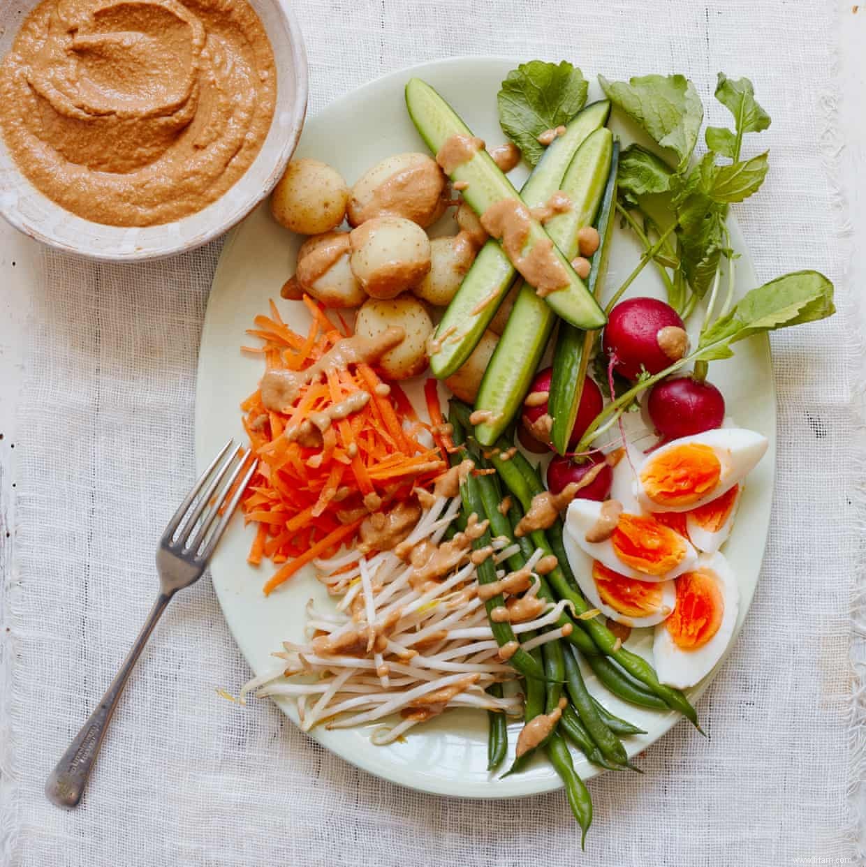 Salade aigre-douce à l indonésienne :la recette du gado gado de Thomasina Miers 