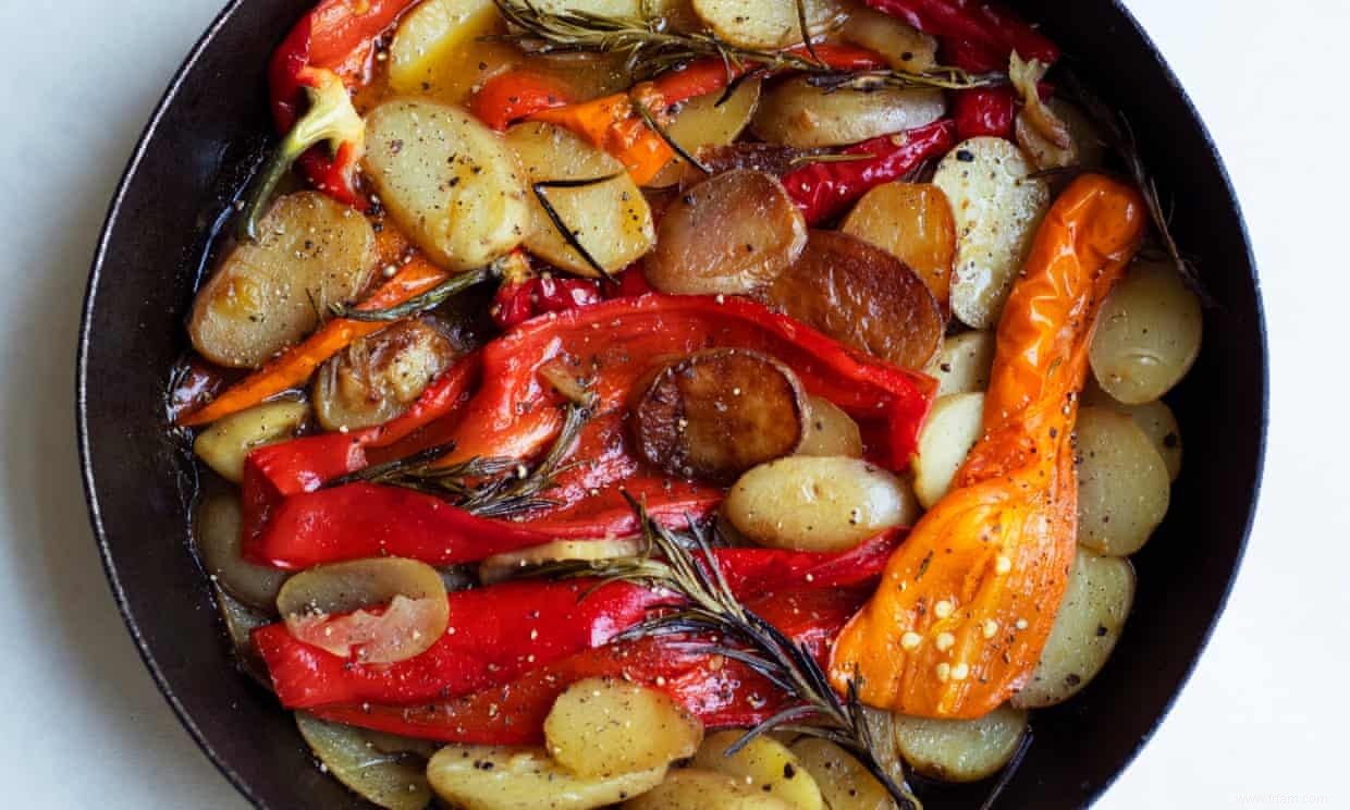 La recette de Nigel Slater pour les poivrons et pommes de terre sautés 