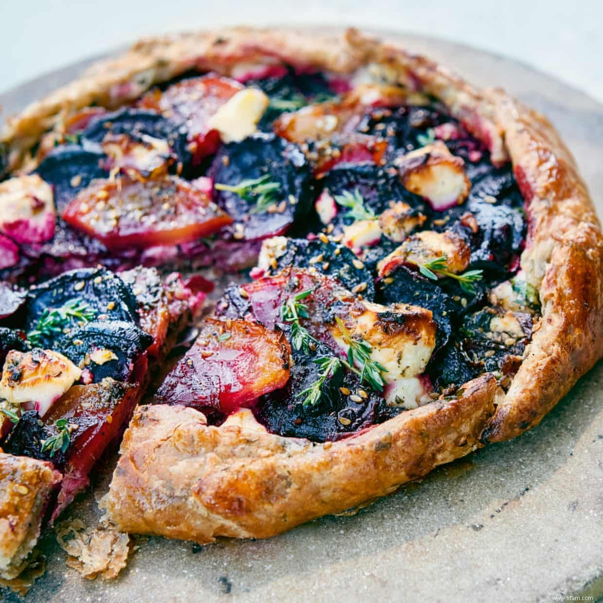 Galette de betterave et feta avec zaatar et miel par Sami Tamimi &Tara Wigley 