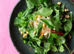 Salade de nouilles de Nigel Slater avec haricots germés et cacahuètes 