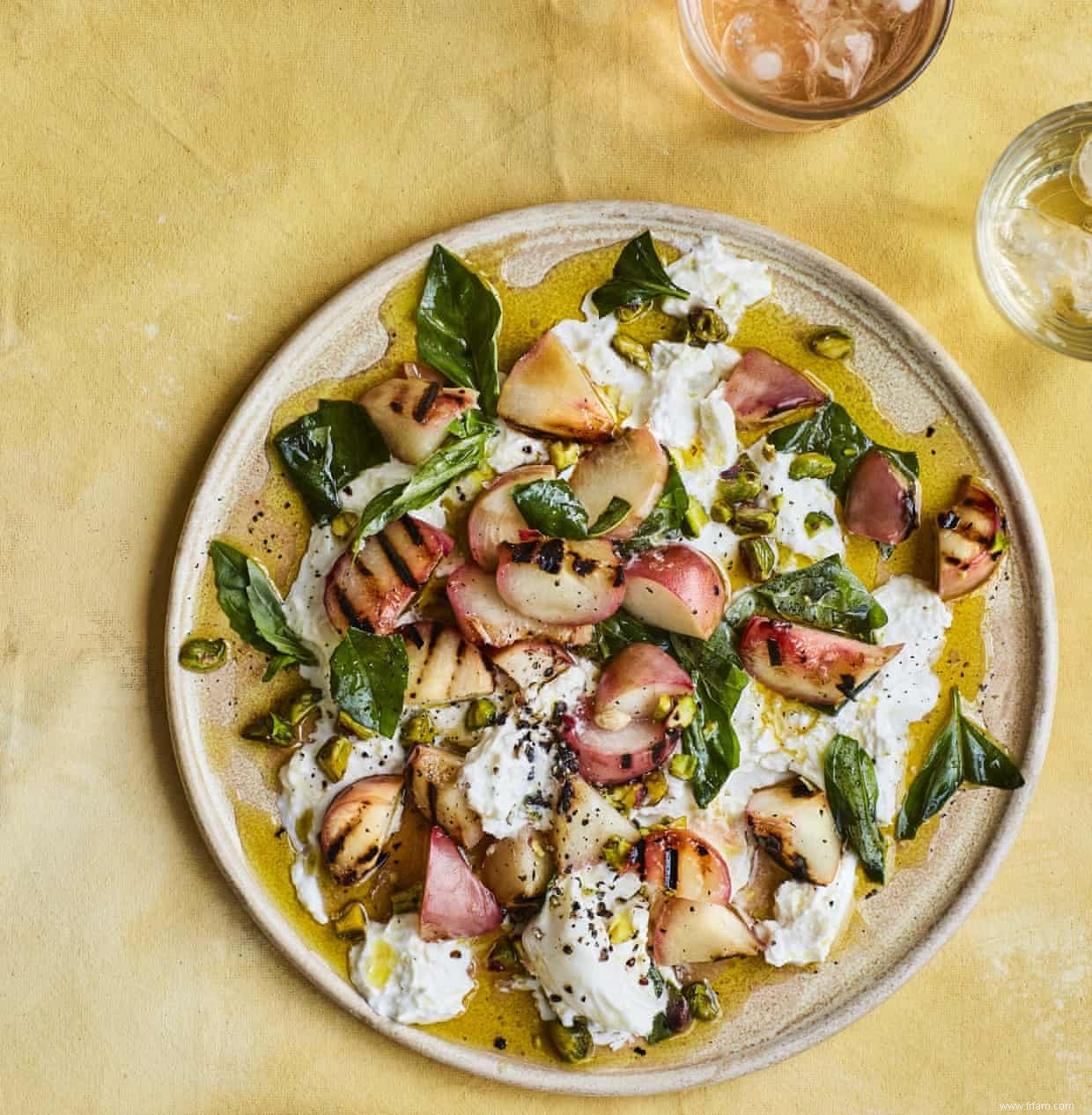 Tarte aux cerises et pêches à la crème à l italienne :les recettes de fruits à noyau d Ed Smith 