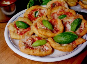 La recette de Rachel Roddy pour la pizzette fritte - mini pizzas frites 