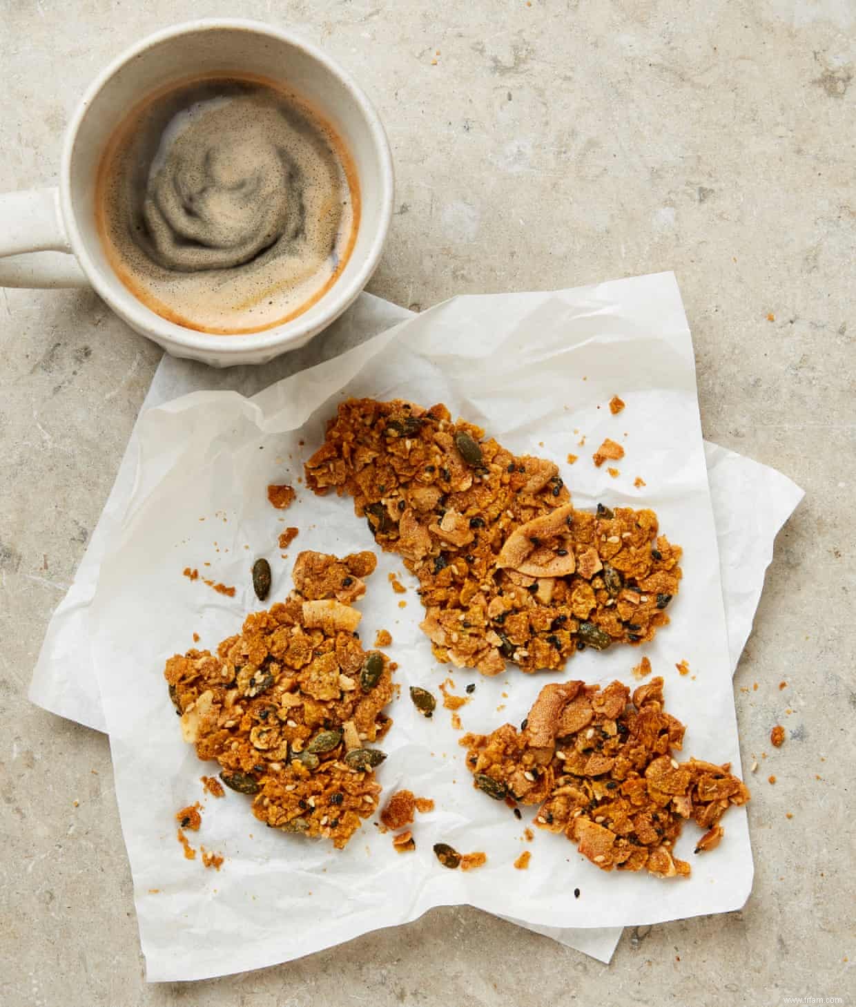 Poulet soufflé, orzo aux champignons épicés et cacahuètes cassantes :les goûters de rentrée de Yotam Ottolenghi – recettes 