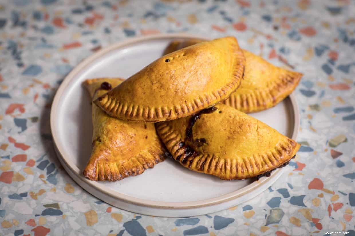 La recette de James Cochran pour les galettes de chèvre jerk de Cornouailles et des Caraïbes avec du ketchup de plantain 