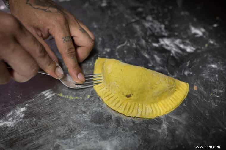 La recette de James Cochran pour les galettes de chèvre jerk de Cornouailles et des Caraïbes avec du ketchup de plantain 