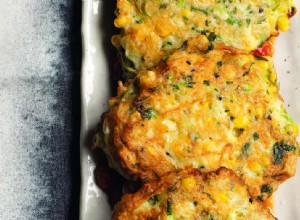 Les recettes de Nigel Slater pour les biscuits aux noisettes, les quetsches au four et les beignets de maïs doux 