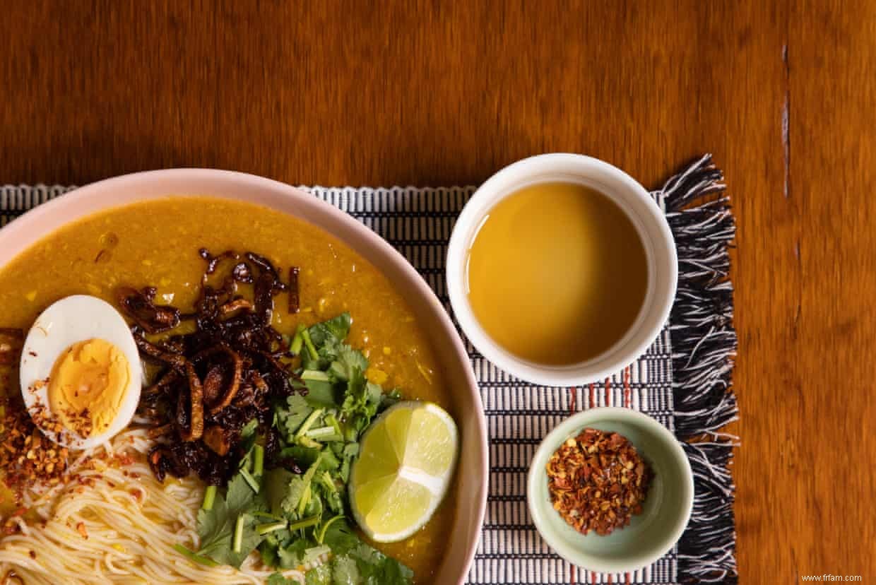 Petit-déjeuner avec Hsan Myint Aung :mohinga (soupe birmane à la citronnelle et au poisson) – recette 