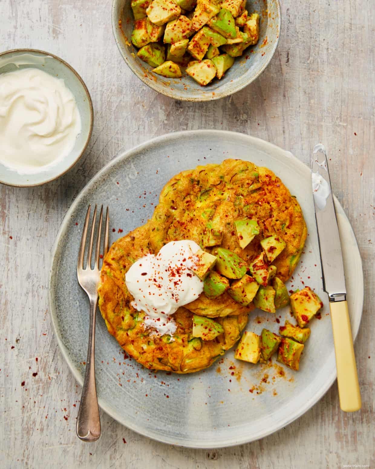 Du merlu poché au cocktail à la betterave :les recettes de Yotam Ottolenghi pour les blancs d œufs 