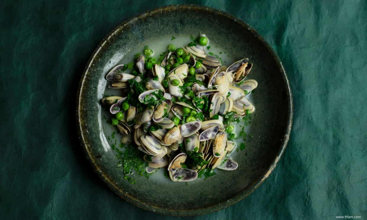 La recette de Nigel Slater pour les palourdes, les pois et le sherry 