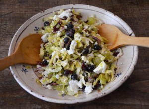 La recette de Rachel Roddy pour la salade de radicchio, raisin et fromage de chèvre 