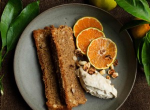 Les recettes de gâteau aux noisettes de Nigel Slater et une salade de pommes et de pecorino 