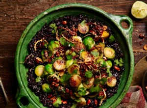 Recette du riz gluant miso noir aux pousses et cacahuètes de Yotam Ottolenghi 