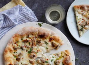 Coquillages pour une foule:les recettes de Mitch Tonks pour la chaudrée de moules et la pizza sans cuisson «claminara» 