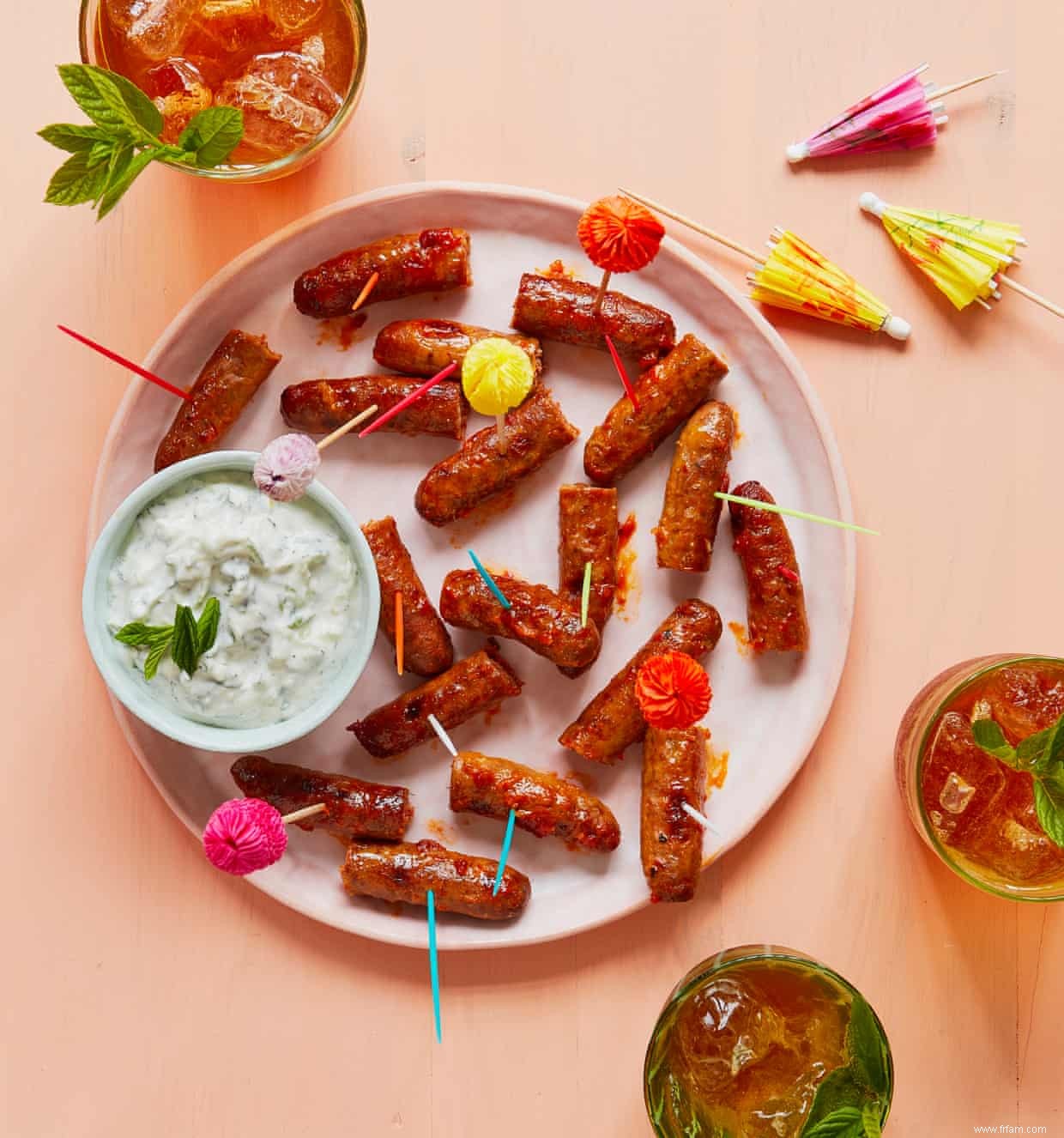 Recettes de fête de Thomasina Miers pour des saucisses cocktail et un mojito à la cardamome 