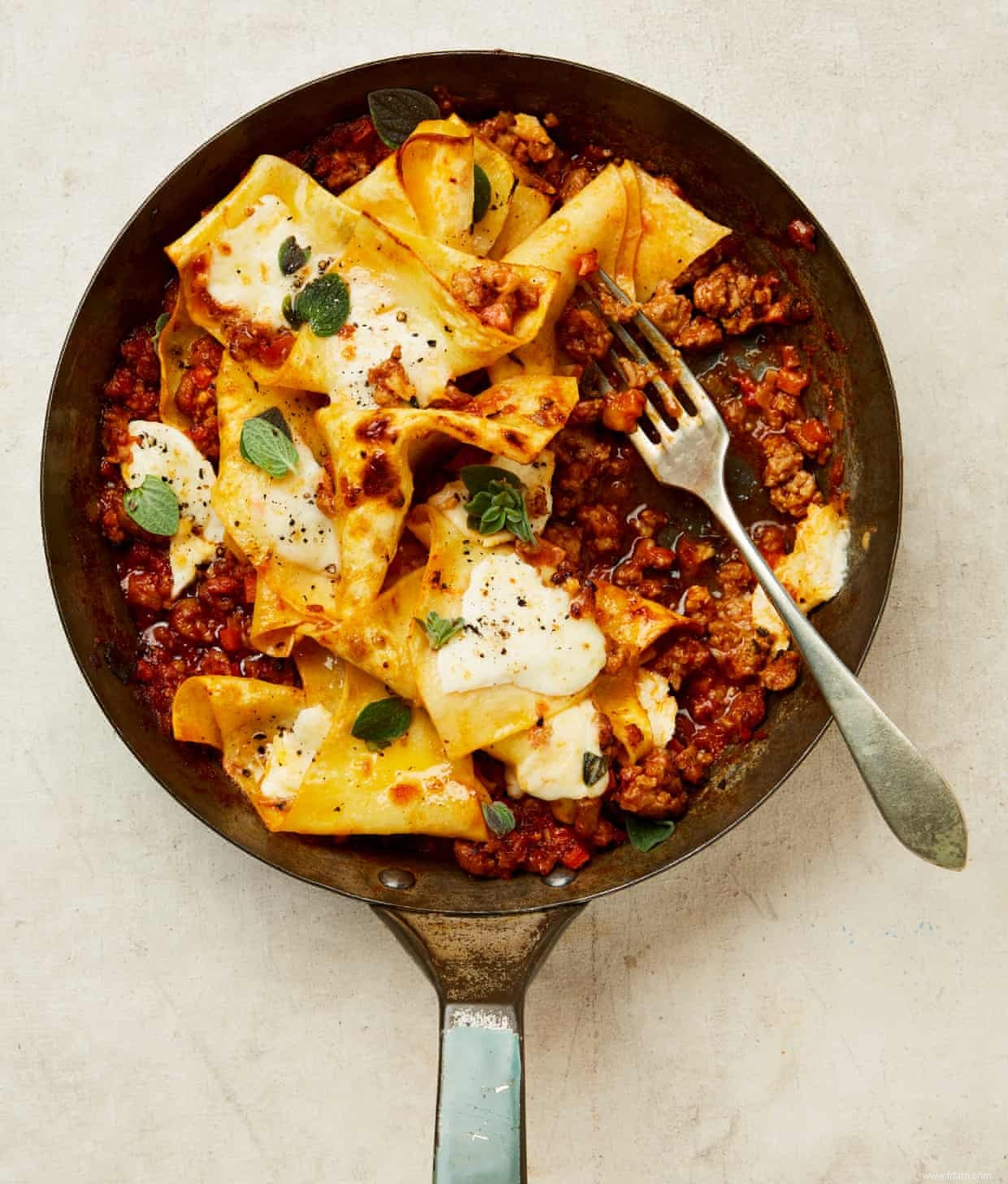 Lasagnes, salade de poulet et crumble de toasts à la cannelle :les recettes de Yotam Ottolenghi pour une personne 