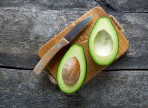 Voici pourquoi vous ne devriez pas utiliser un couteau en métal pour couper un avocat 