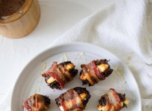 Dattes farcies au fromage de chèvre enrobées de bacon 