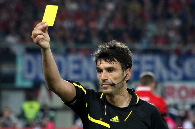 23 signaux d arbitre de football avec images et significations 