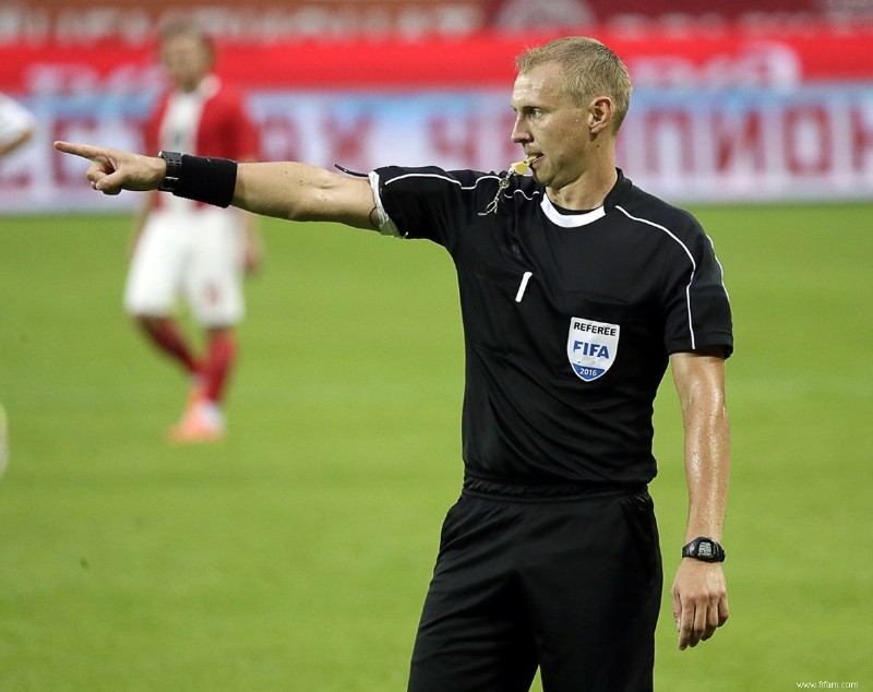 23 signaux d arbitre de football avec images et significations 