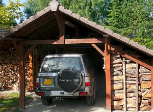 Fabriquer un abri pour la voiture et le bois de chauffage