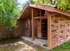 Construire un chalet et son appentis en dosses de châtaignier