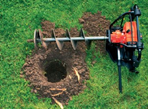 Jardin : creuser des trous avec une tarière thermique