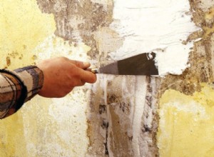 Colmater des fissures et des trous sur un mur intérieur