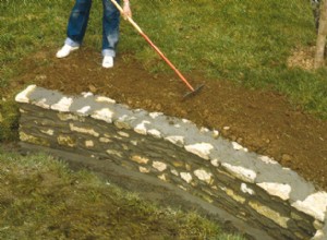 Comment réaliser un muret de soutènement dans son jardin ?